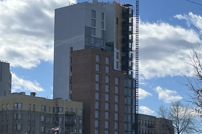 An image of the 17-story building at 2880 Jerome Avenue in the Bronx.