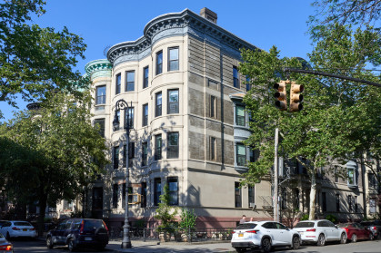 Limestone apartment buildings in Cobble Hill, Brooklyn