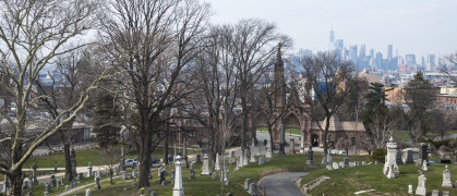 Manhattan skyline and Green-Wood Cemetery in Brooklyn stock photo