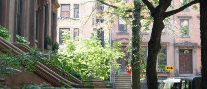 New York City townhouse building, Brooklyn Heights residential district, USA.